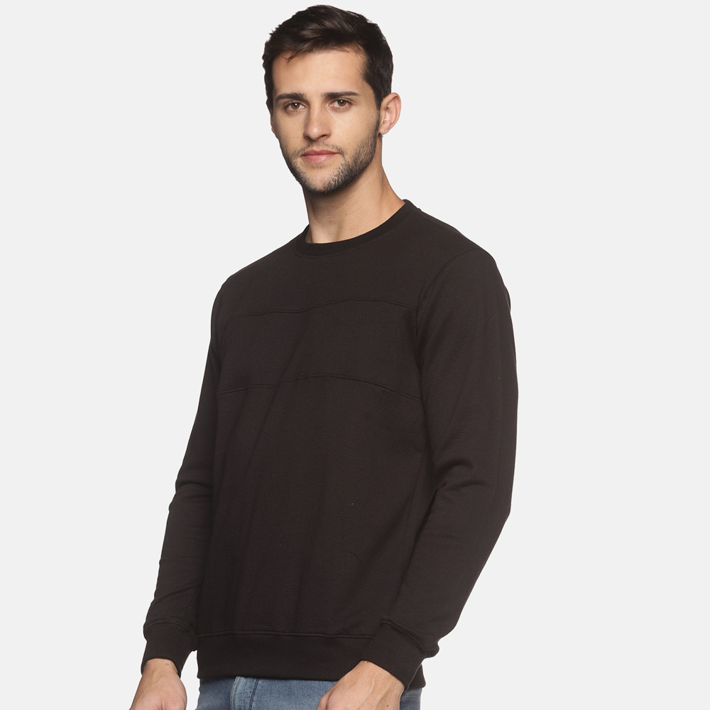 black round neck sweatshirt